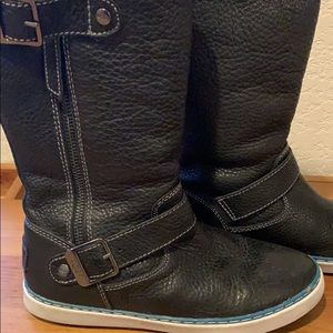 Ugg’s Black Pebbled Leather - Women’s Size 6